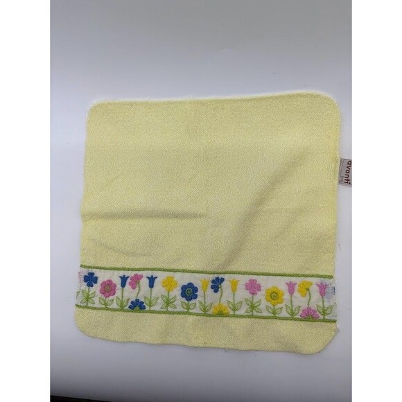 Vintage Avanti Yellow Towels & Wash Clothes Yellow Floral Trim 1970/80's - Picture 3 of 3